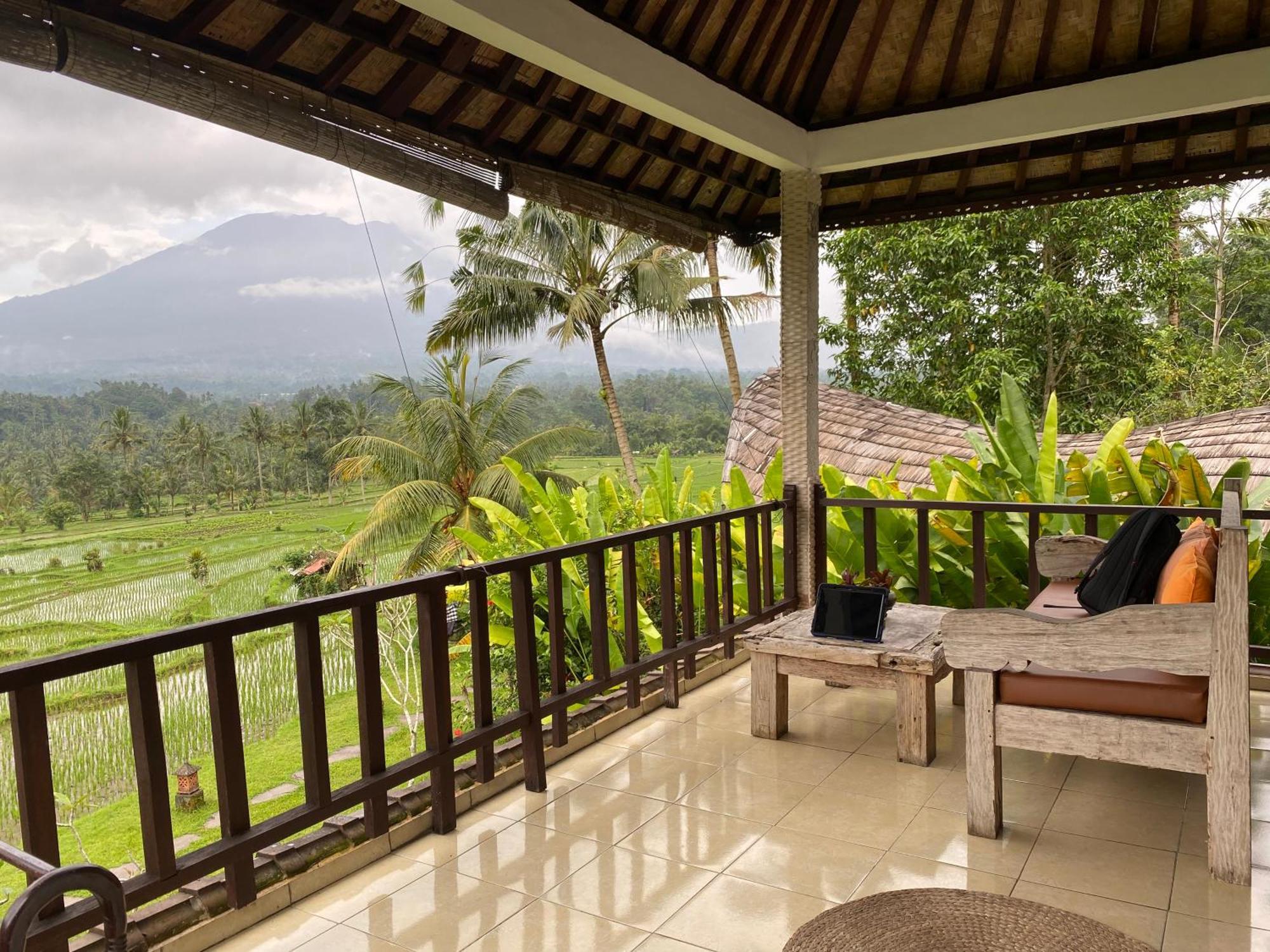 Great Mountain Views Villa Resort Selat Room photo