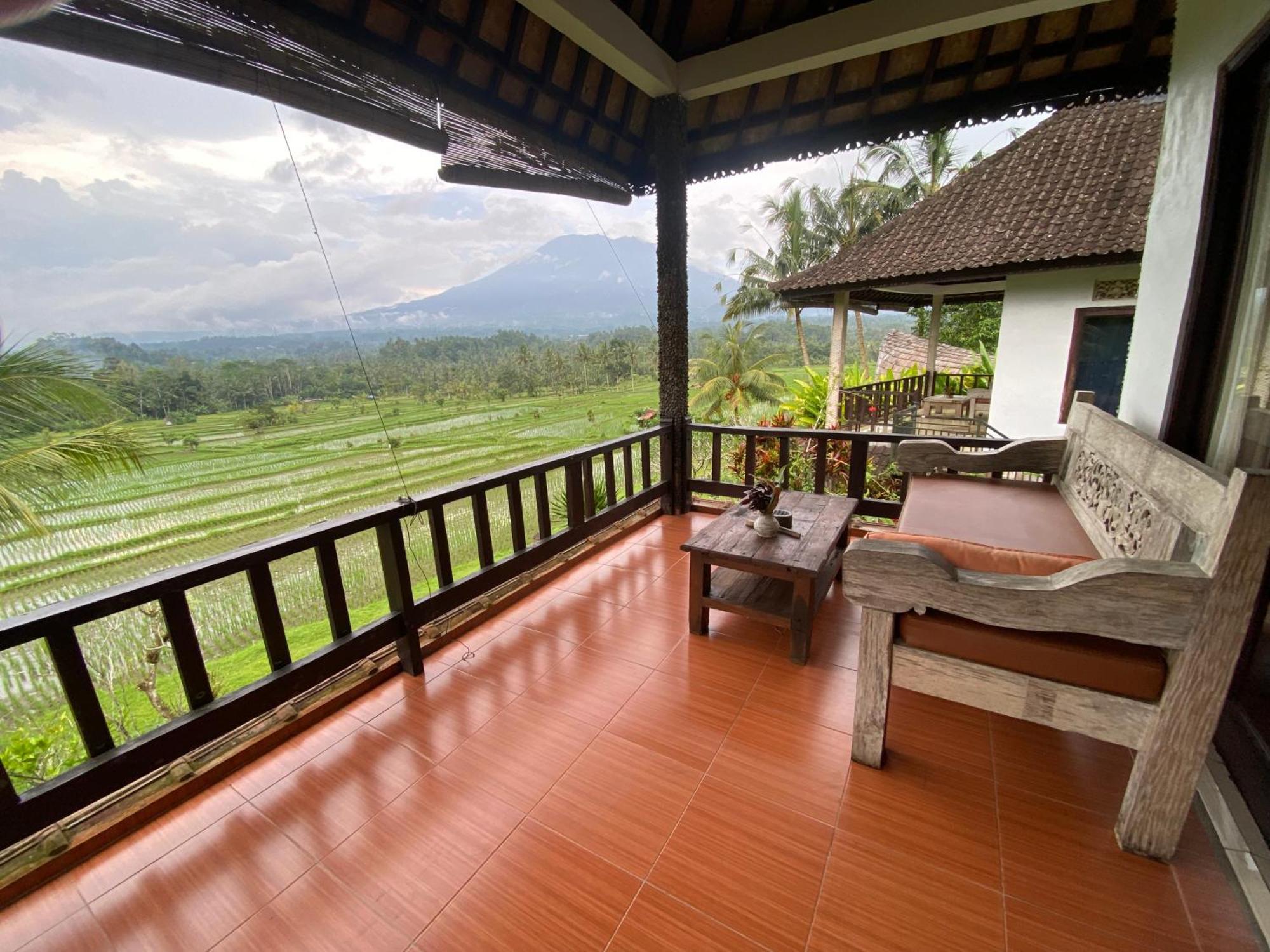 Great Mountain Views Villa Resort Selat Exterior photo